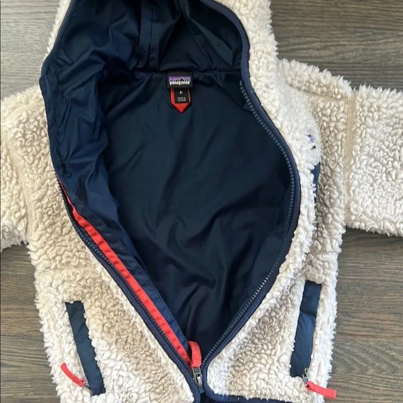 Patagonia Cream and Navy Sherpa Jacket - Picture 4 of 4